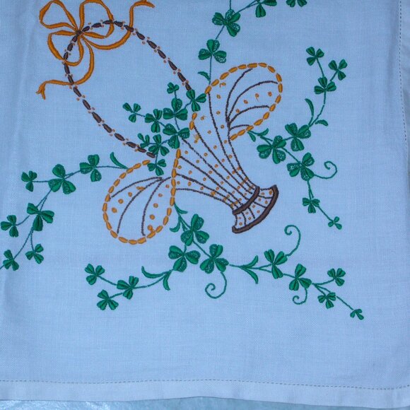 Vintage Embroidered Irish Linen - Picture 3 of 4